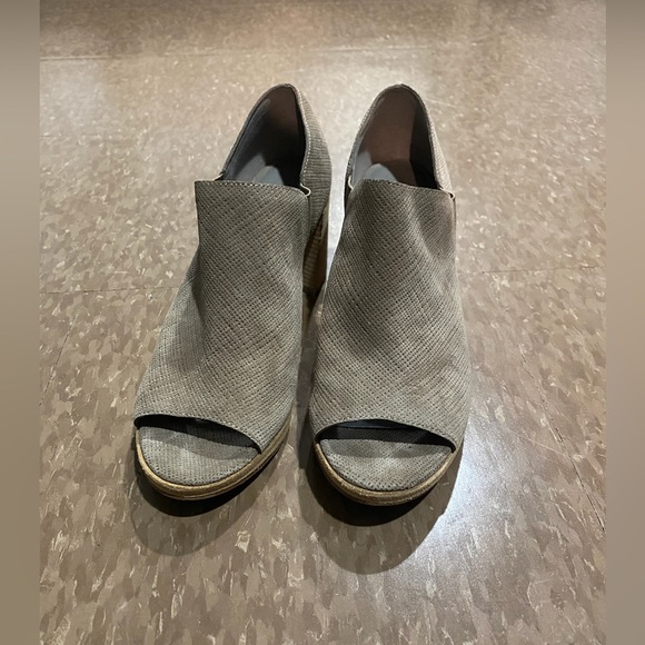 Eileen Fisher Milton Peep Toe Sandal - Picture 4 of 8